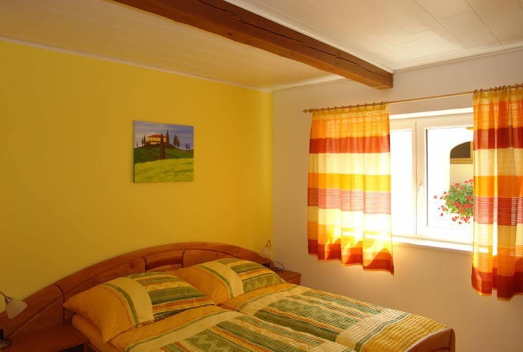 Winzerzimmer - Weingut Tinhof Homestay